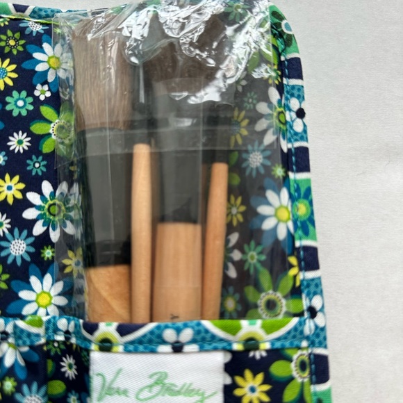 NWT Vera Bradley Make Up Brush travel set. “Daisy Daisy” pattern. - Picture 2 of 16